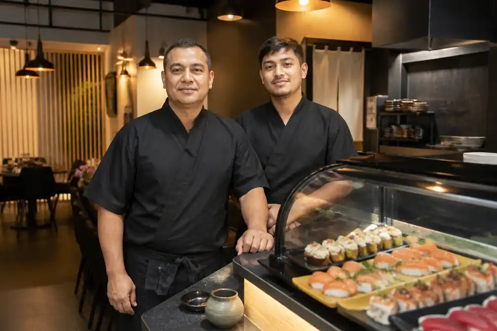 Vader en zoon Subedi openen tweede Japans restaurant Sendai Sushi in Mortsel