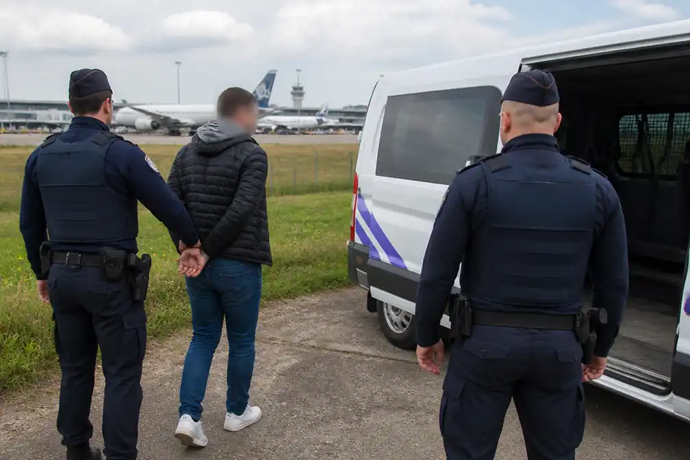 Drone legt vliegverkeer op luchthaven Charleroi een half uur stil, politie vat piloot