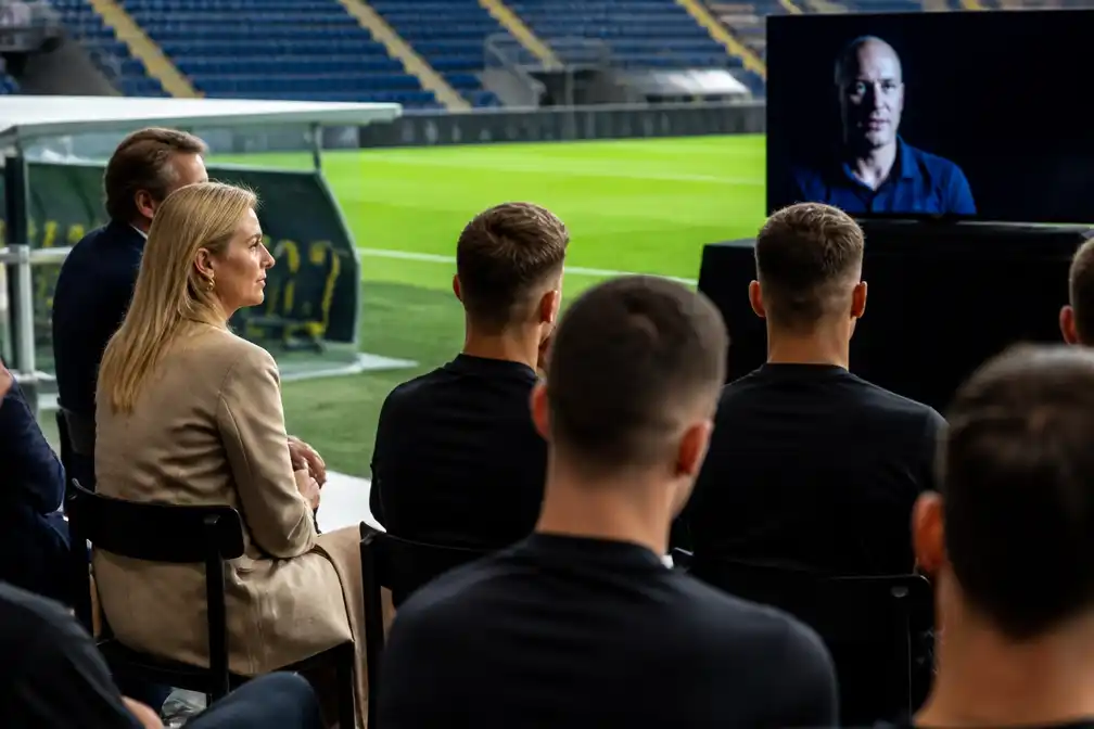 Koningin Máxima hoort bij NAC over mentale problemen in voetbalwereld