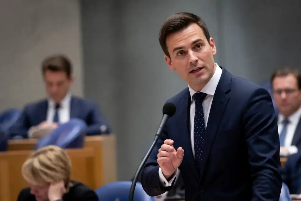 SGP-leider Stoffer: kabinet moet snel kiezen tussen links en rechts