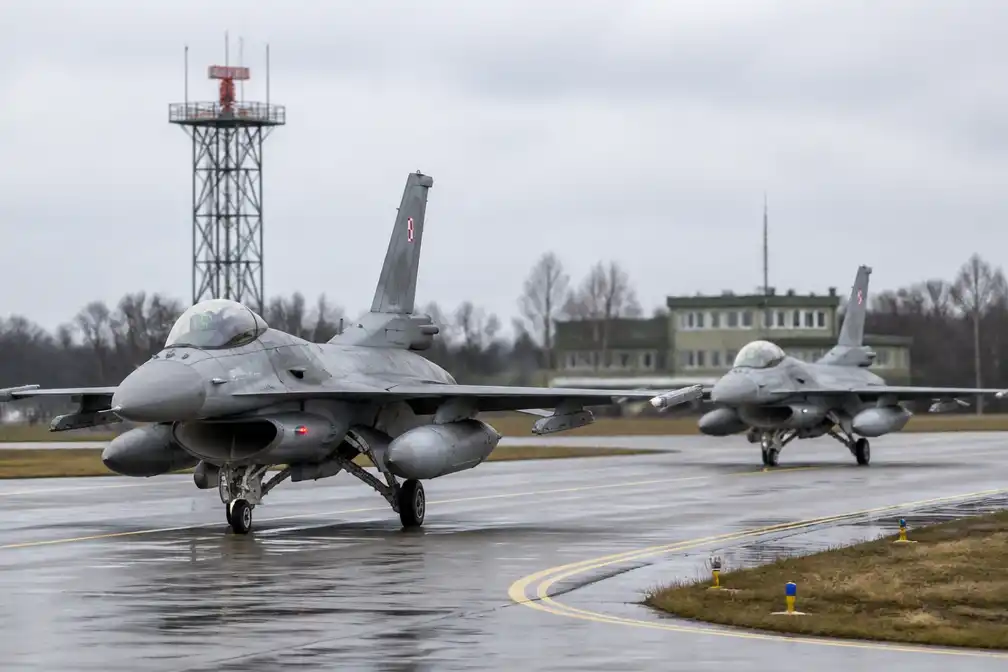 Polen stuurt opnieuw jachtvliegtuigen de lucht in en schort vluchten in Lublin en Rzeszow op