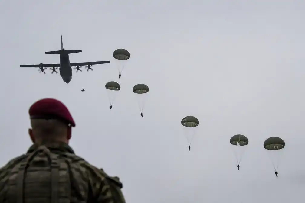 Twee Nederlandse militairen gewond na parachutesprong in België