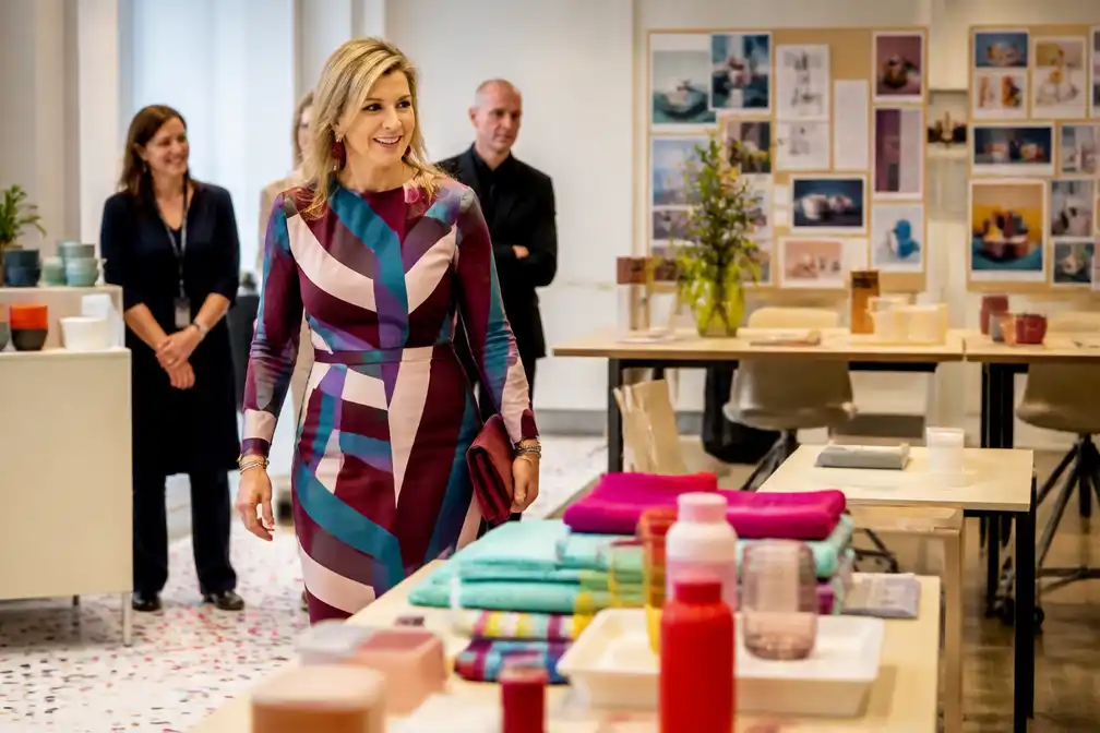 Koningin Máxima viert 100-jarig bestaan HEMA in Amsterdam-Noord