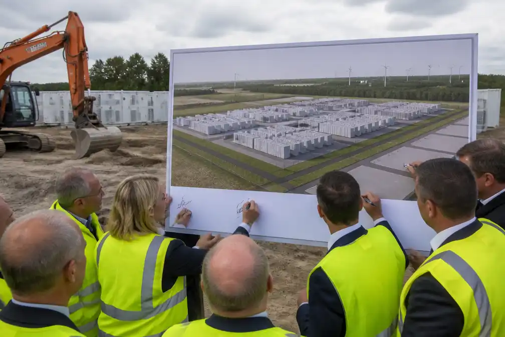 Bouw van Green Turtle, grootste batterijpark van België, gestart in Dilsen-Stokkem