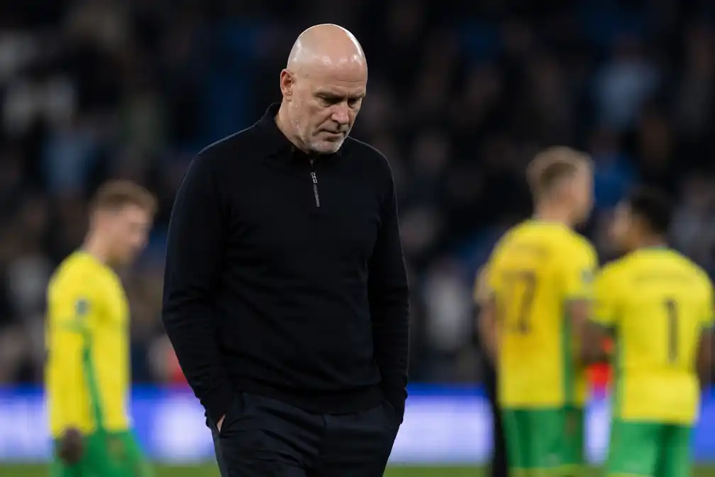 Clement verliest met Norwich met 5-0 van Manchester City in League Cup