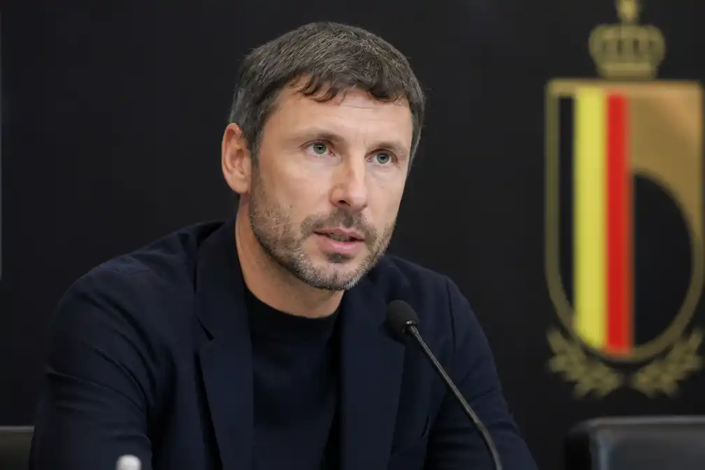 Van Bommel maakt eerste Rode Duivels-selectie bekend met debutanten Sabbe en De Busser