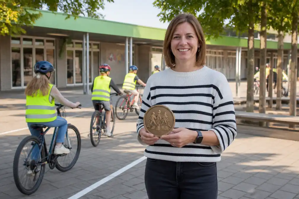 Daltonschool In 't Groen in Sint-Lenaarts krijgt bronzen medaille voor verkeerseducatie op Strapdag