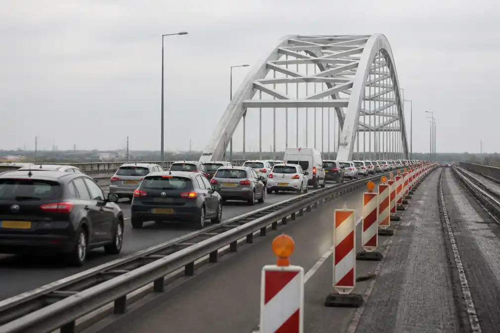 Merwedebrug van 24 tot 28 september dicht voor nieuwe asfaltlaag