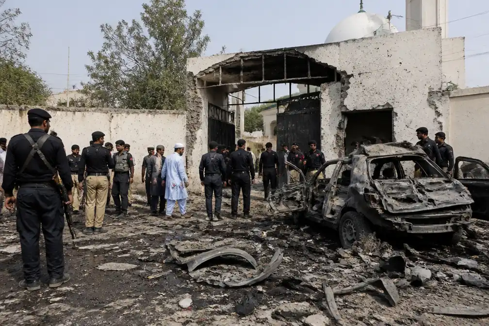 Bomaanslag op politiecomplex in Pakistaanse stad Kohat eist minstens zestien levens