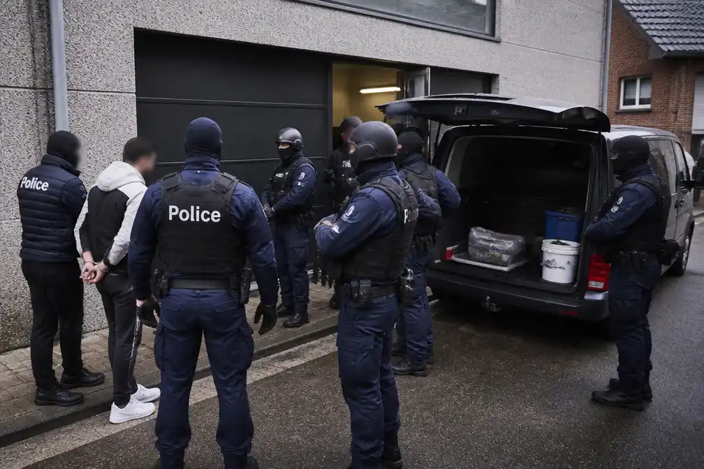 Belgische politie pakt vijf verdachten op na vondst groot drugslab in Bree