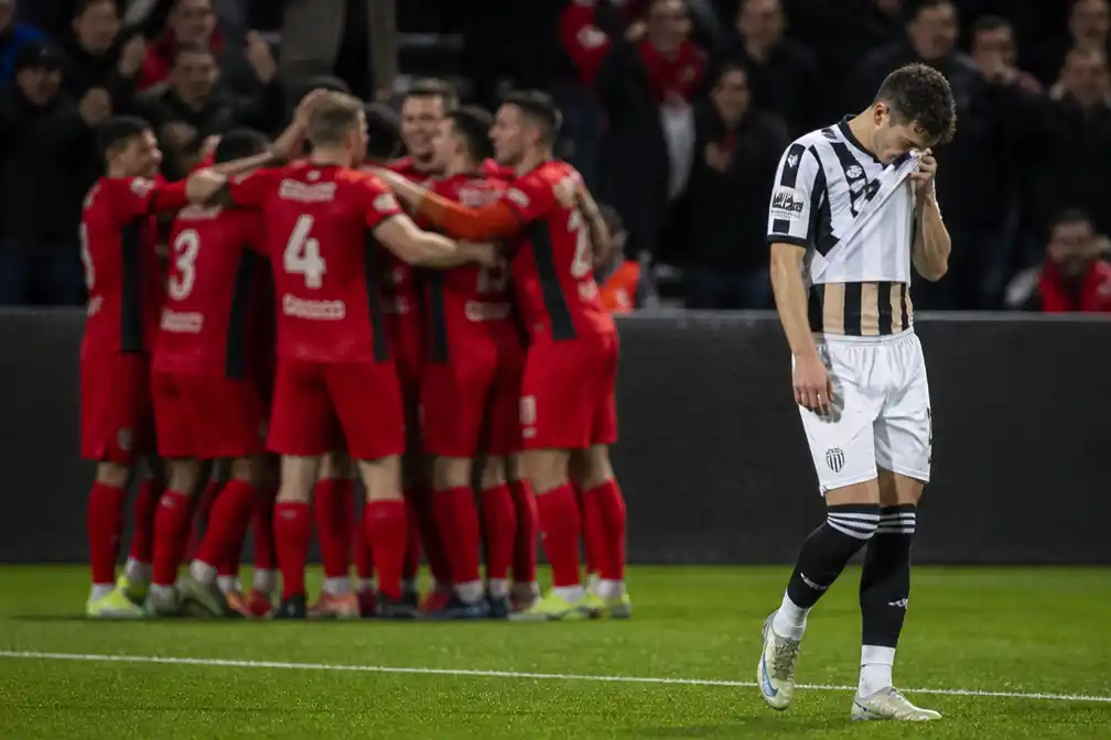 Koploper Heracles Almelo verliest bij Almere City met 1-0