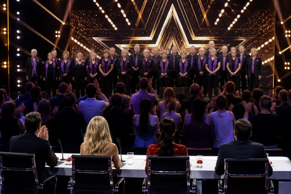 Koor zonder stembanden krijgt staande ovatie in Got Talent
