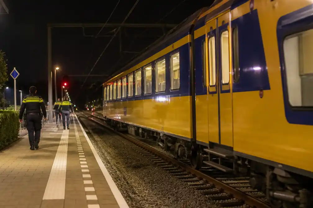 Jongen gewond na val van rijdende trein bij Uitgeest
