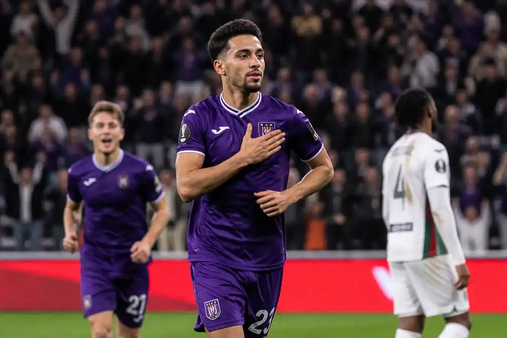 Anderlecht gaat met voorsprong rust in na treffer Bentayeb tegen Zulte Waregem