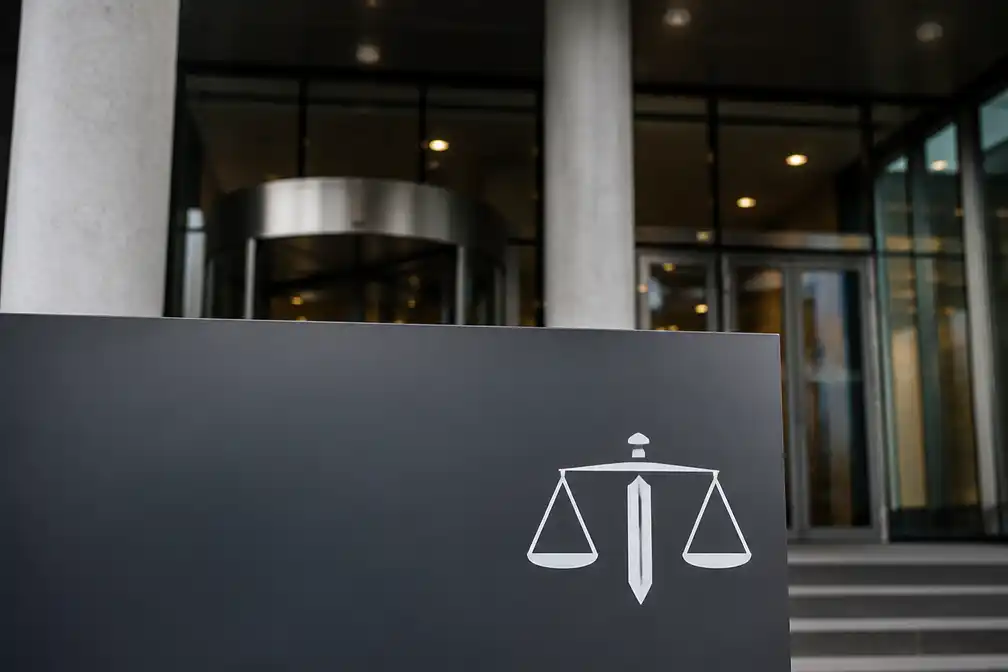 OM vervolgt 74-jarige Noord-Hollander voor deepfake-seksvideo's van BN'ers