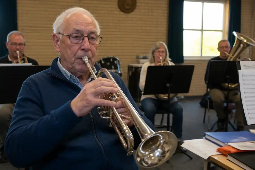 Frans Hazekamp (95) speelt 76 jaar mee bij St. Remigius Harmonie in Weerselo