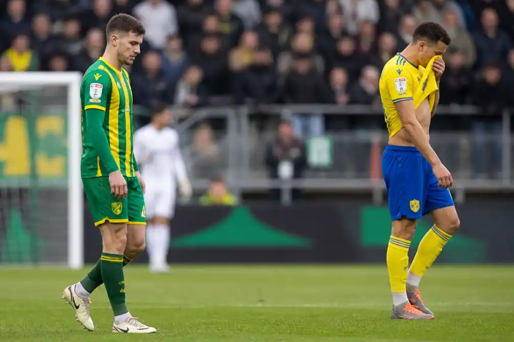 ADO Den Haag en Cambuur worstelen in de eredivisie na dominantie in de KKD
