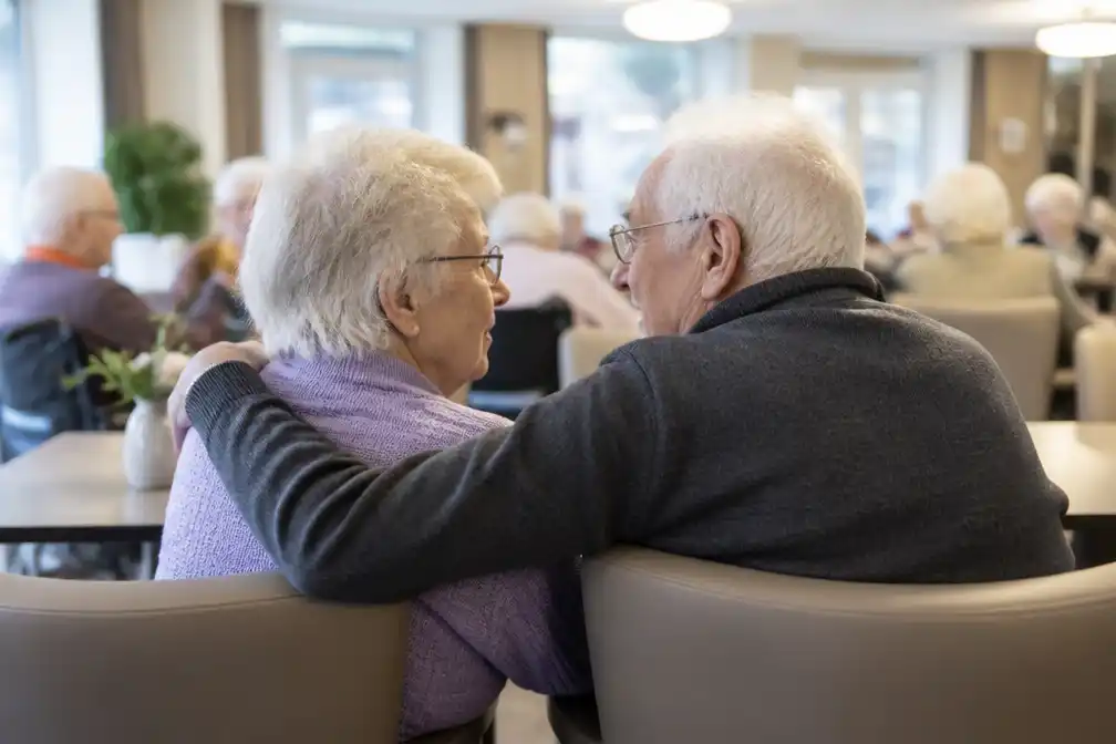 Liefde in verpleeghuis brengt vreugde én verdriet bij families van bewoners met dementie