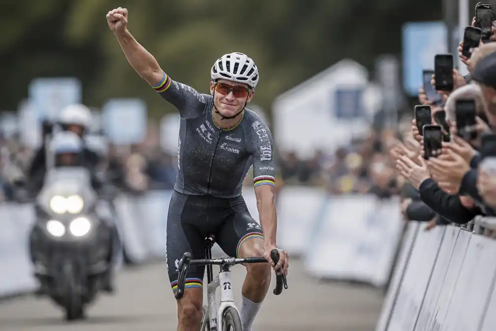 Van der Poel wint Ronde van Luxemburg met solozege in slotrit