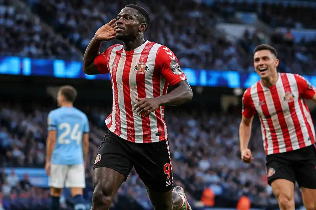 Brobbey maakt hattrick voor Sunderland, dat met 5-3 verliest bij Manchester City