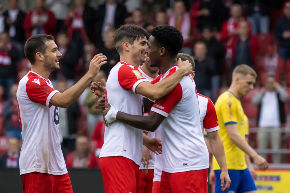 KV Kortrijk wint met kleinste verschil van tienkoppig SK Beveren bij debuut Lepoint