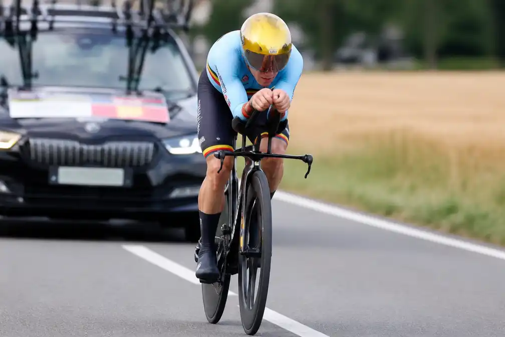 Evenepoel pakt vierde wereldtitel tijdrijden op een rij