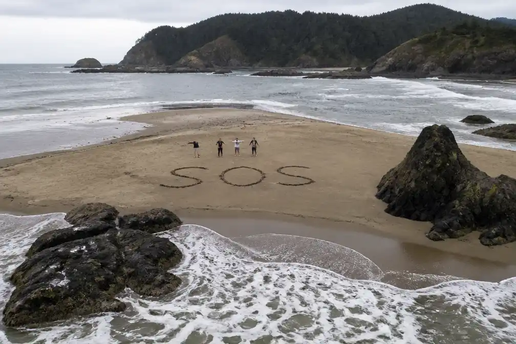 Drie toeristen gered nadat getij hen insloot op Lost Boy Beach in Oregon
