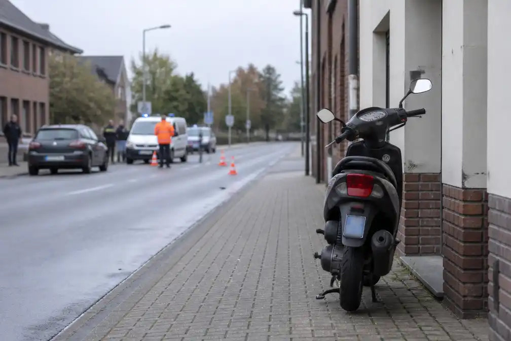 Bromfietser (18) in Lebbeke vanop afstand in de rug geschoten
