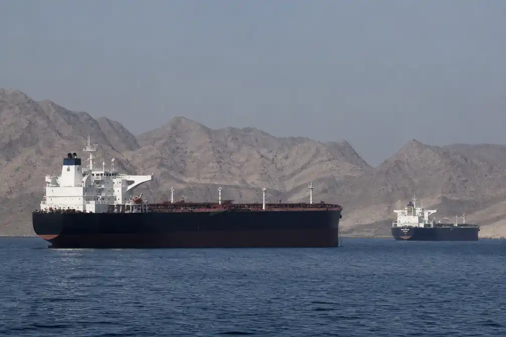 Twee gewonden bij aanval op tanker in Straat van Hormuz