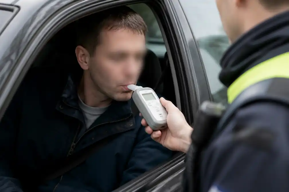 Politierechter Sint-Niklaas geeft optieker met bijna 3 promille celstraf en levenslang alcoholslot