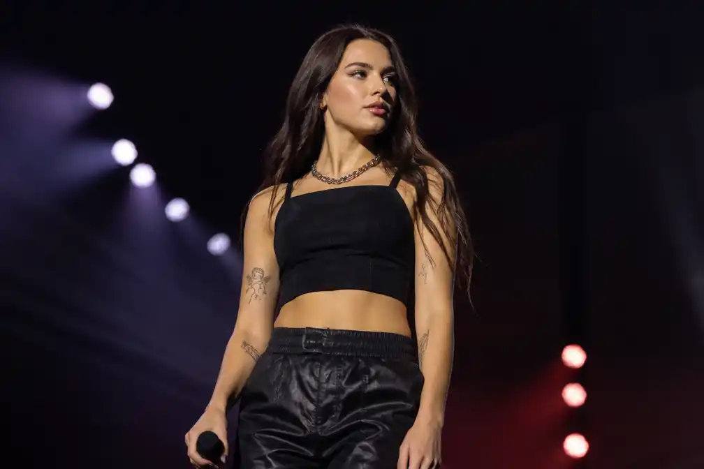 Famke Louise viert 10-jarig artiestenjubileum met grootste soloshow in AFAS Live