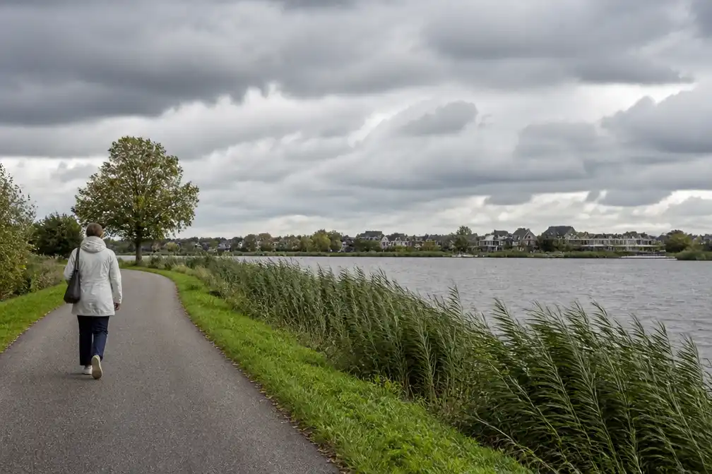 Wolkerige nazomerdinsdag tot 21 graden, daarna wisselvallig met veel regen