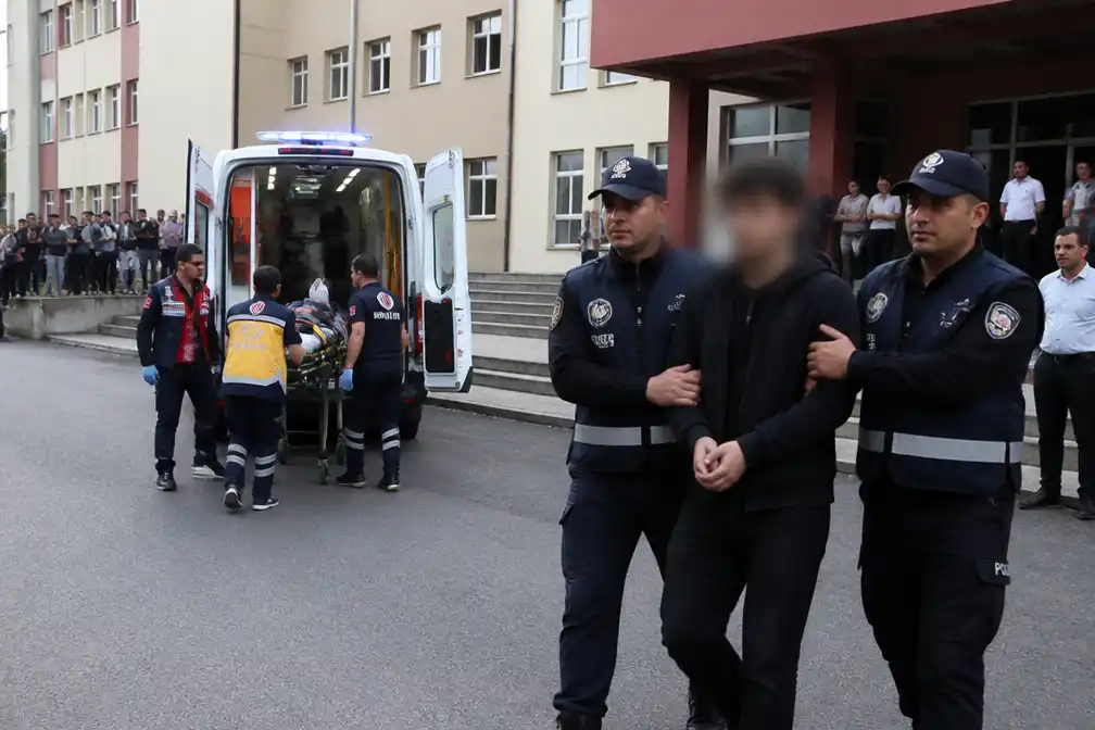 Leerling schiet bij middelbare school in Turkse Manisa, zeker acht gewonden