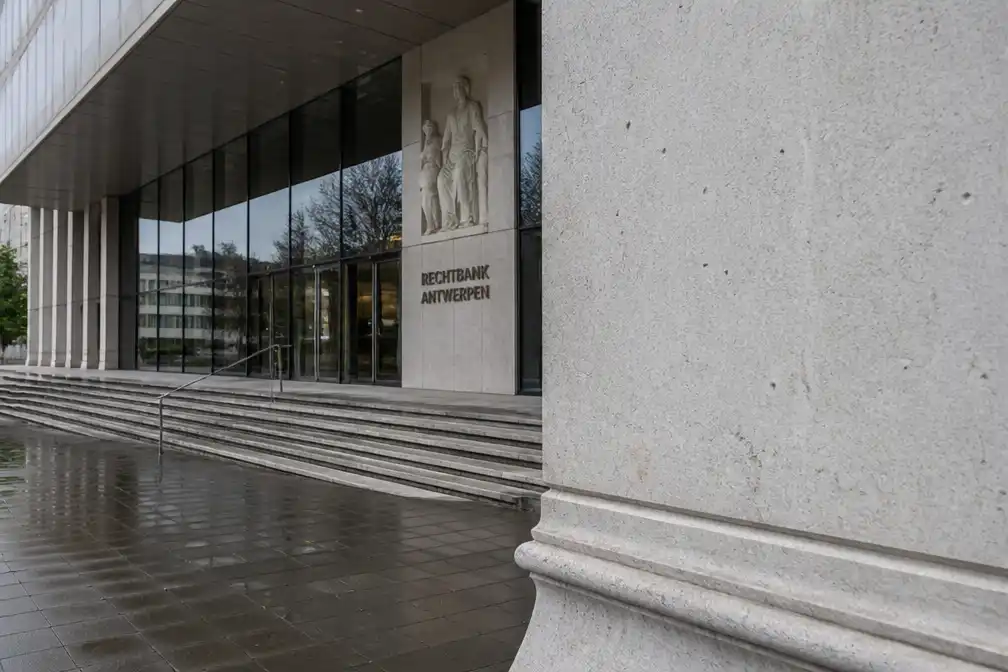 Antwerpse rechtbank veroordeelt acht mannen voor foltering havenarbeider