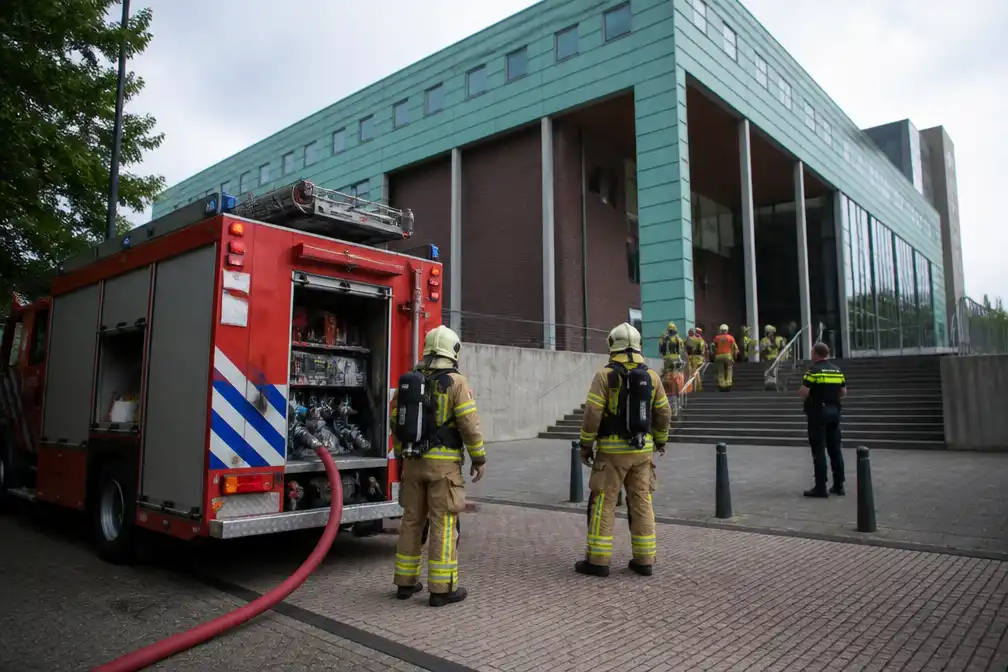 Gerechtsgebouw Zwolle ontruimd na brand in parkeergarage