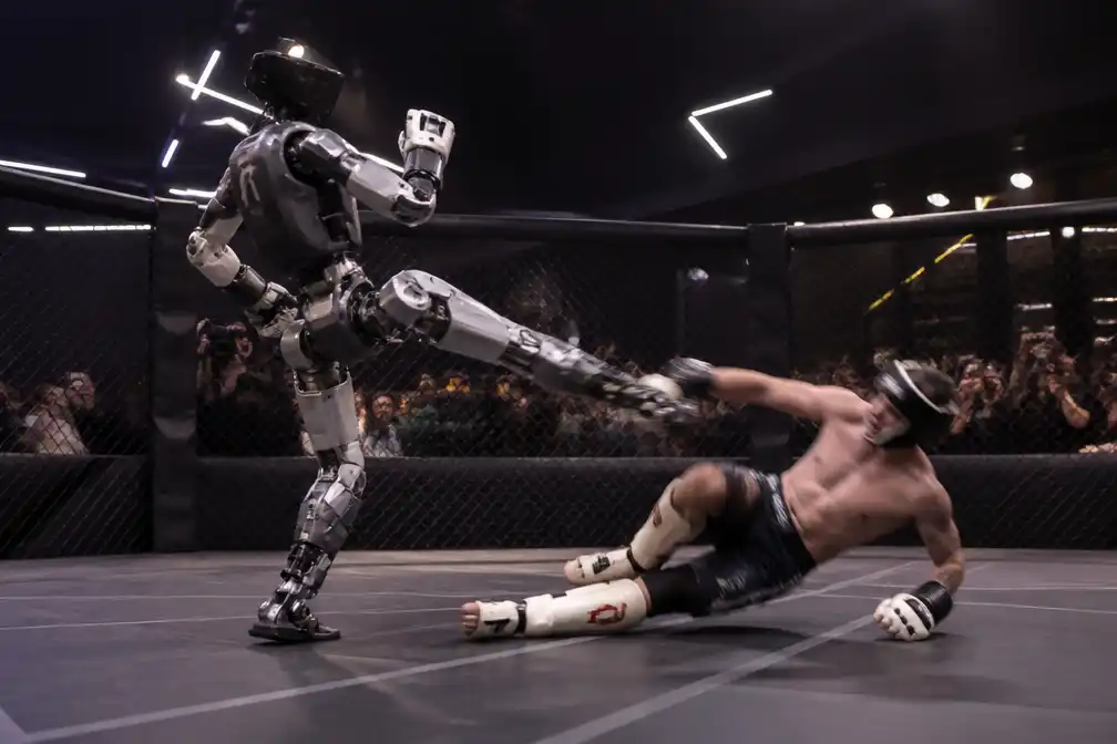 Robot trapt influencer Frankie LaPenna tegen de grond in eerste MMA-gevecht robot tegen mens