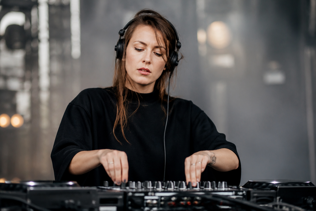 Charlotte De Witte speelt gratis dj-set in Gentse Overpoortstraat