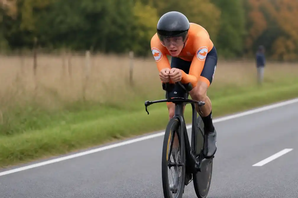 Zoon van Spaanse ex-prof pakt wereldtitel tijdrijden junioren, Nederland zonder medaille