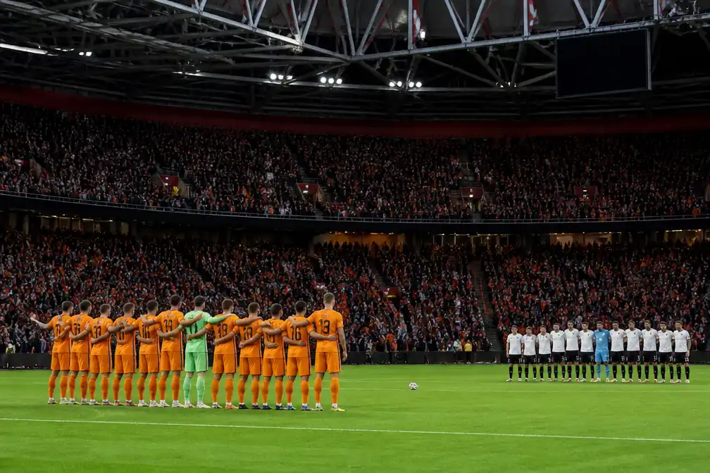 Minuut stilte voor Bartina Koeman bij Nederland-Duitsland