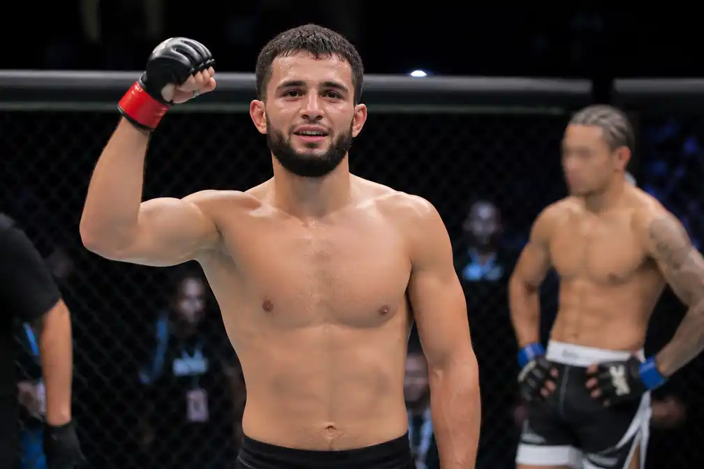 Alvi Dasuyev uit Heers verovert UFC-contract na puntenzege op Jaden Ortega