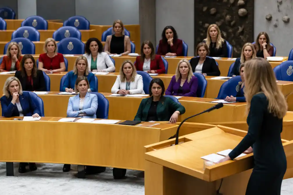 Vijftien vrouwelijke Kamerleden bundelen krachten tegen deepfakeporno