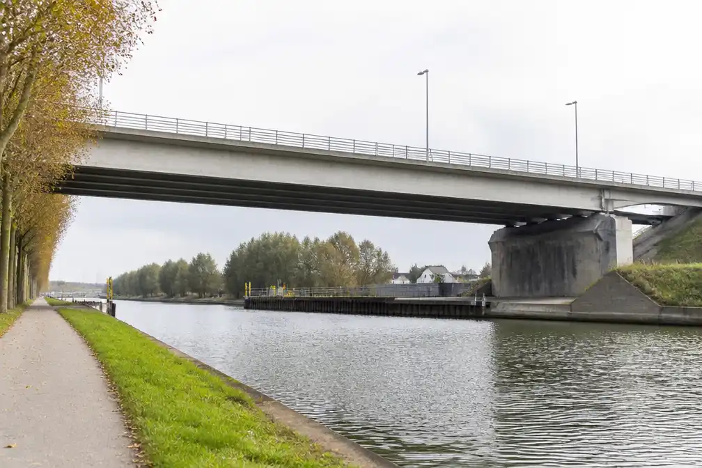 Beneluxbrug in Stasegem weer vrijgegeven na aanrijding met vluchtmisdrijf