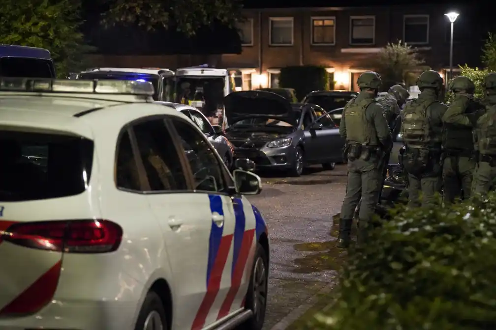 Politie lost schoten in Someren nadat auto op agent inreed