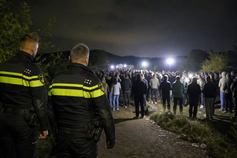 Politie beëindigt illegale rave in Schoorlse Duinen bij Hargen aan Zee