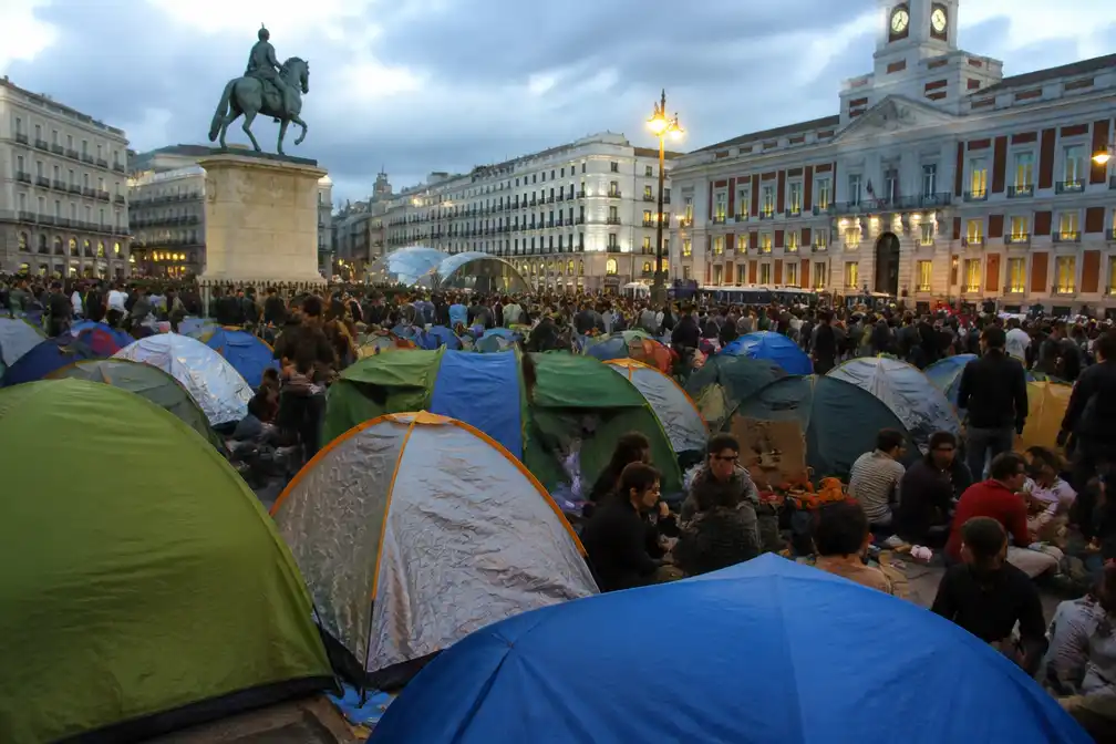 Honderden betogers kamperen op Puerta del Sol na woede over Spaanse woningnood
