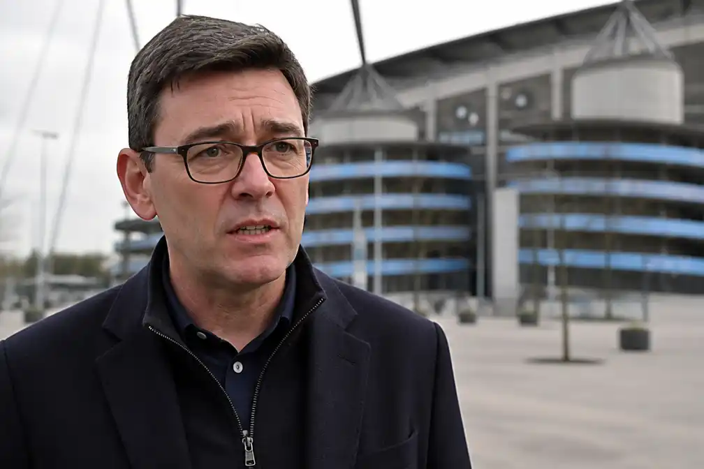 Burnham 'ernstig bezorgd' over vertrek Manchester City-eigenaren na regelovertredingen