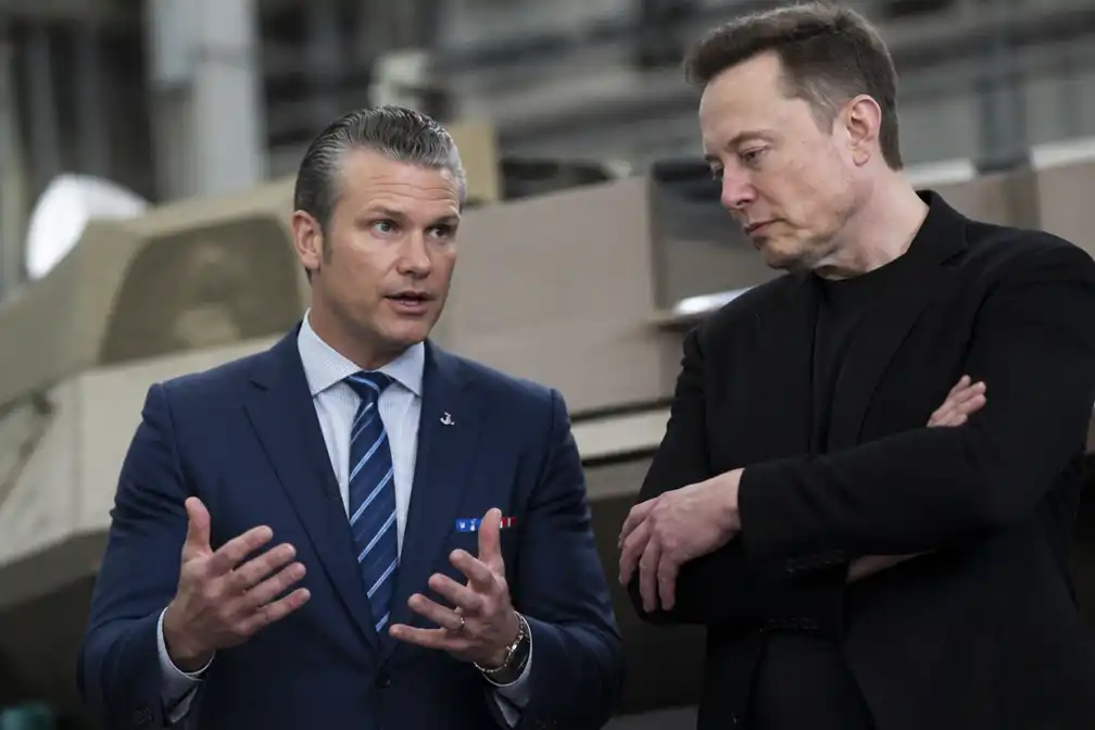 Hegseth geeft Elon Musk leidende rol in Pentagon-taskforce over oorlogsvoering