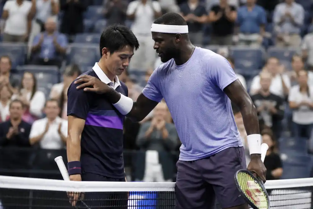 Kei Nishikori beëindigt tenniscarrière met nederlaag in Tokio