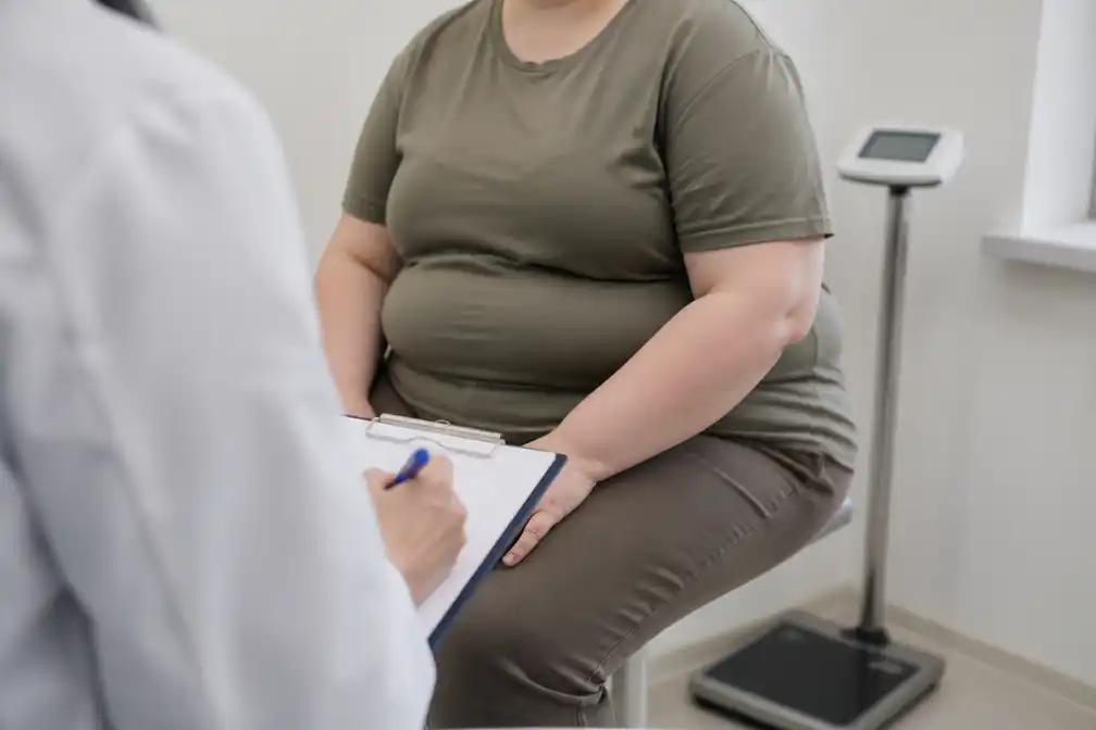Hoge BMI in verband gebracht met meer dan 9.500 sterfgevallen in België in 2022