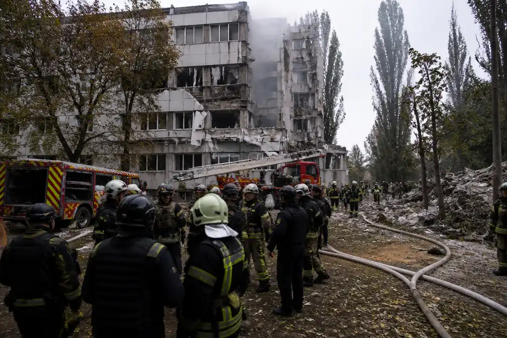 Rusland voert aanvallen op Kyiv op; burgemeester waarschuwt voor verscheurde stad